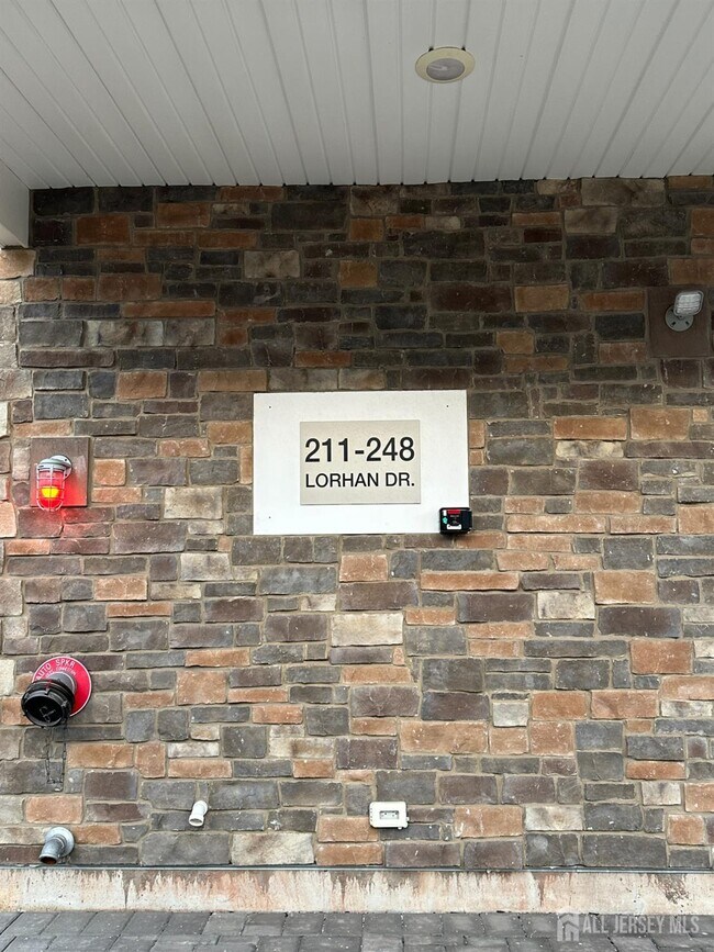 Building Photo - 243 Lohan Dr