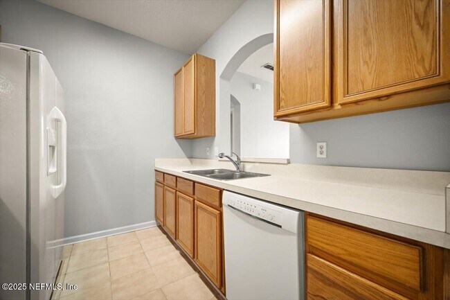 Building Photo - 7990 Baymeadows Cir E