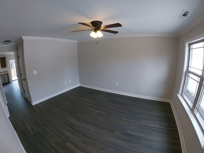Building Photo - FOR LEASE - Townhome in Hartsville!