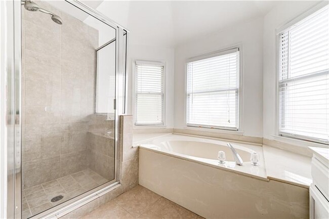 Building Photo - 5527 Bridge Pointe Dr
