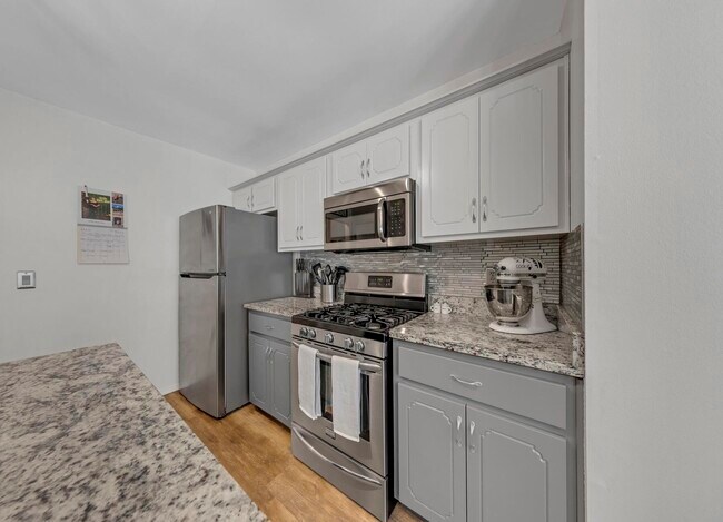 Building Photo - 4501 Parkwood Ln W