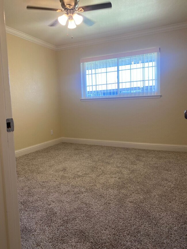 Building Photo - Welcome to SkyView Villa & Somerset Apartments!