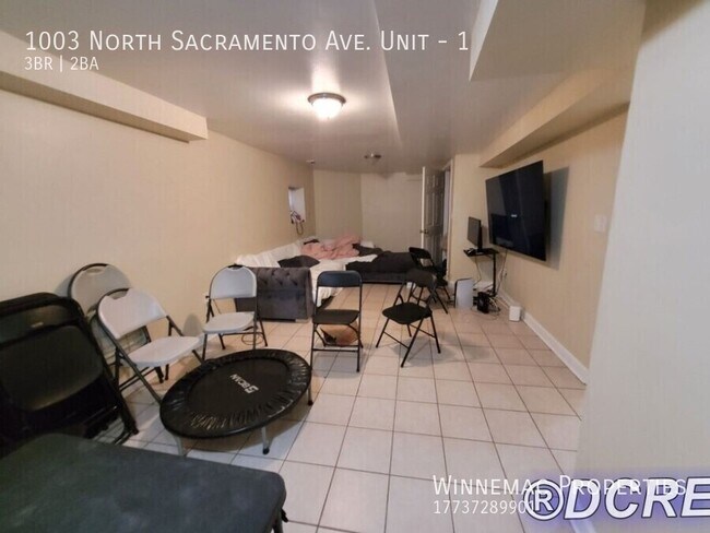 Building Photo - 1003 N Sacramento Ave