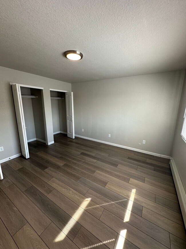 Building Photo - DH4937