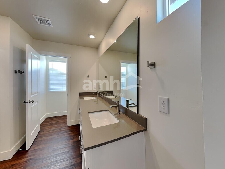 Building Photo - 4101 Keklik Ave