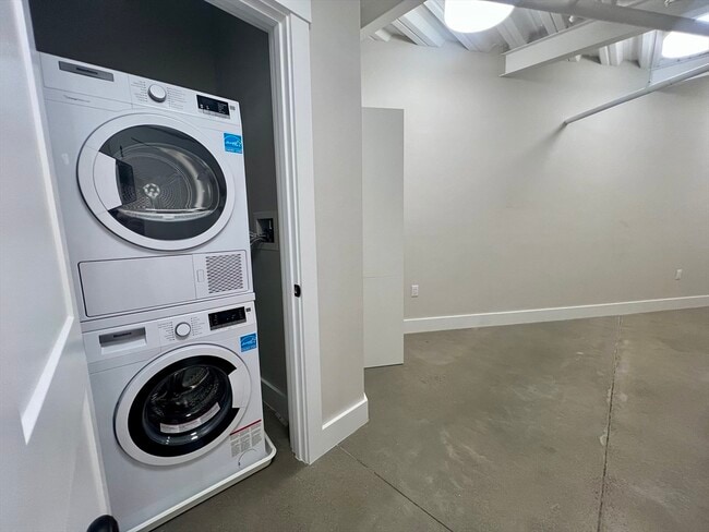 Building Photo - 305 Webster Ave