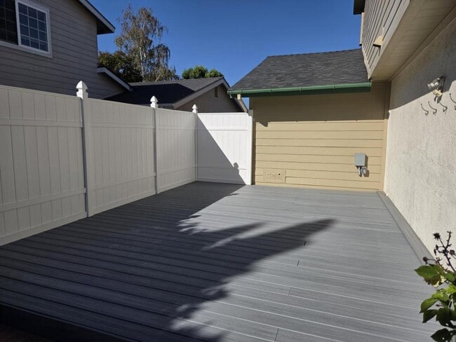 Building Photo - 55 Las Praderas Dr