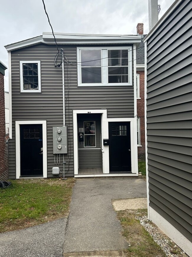 Building Photo - 17 S State St