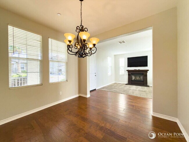 Building Photo - 3 Bedroom Condo for Rent in Ventura!