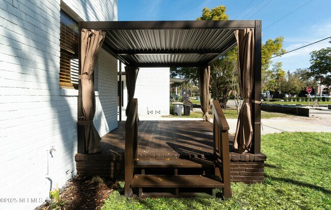Building Photo - 1510 Naldo Ave