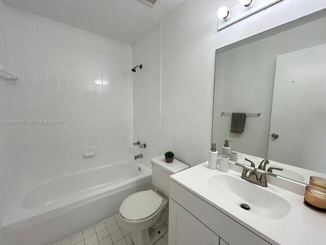 Building Photo - 6255 SW Kendale Lakes Cir