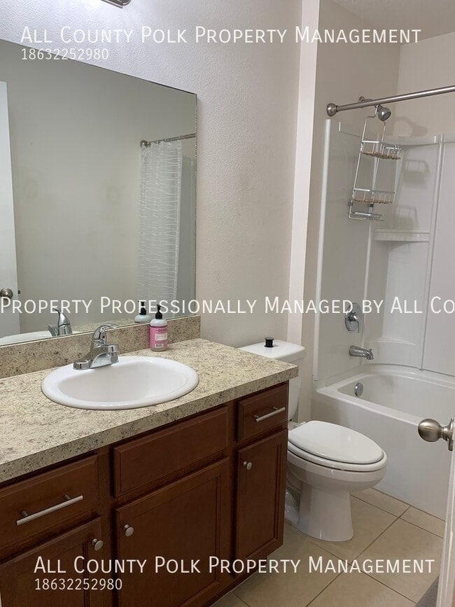 Building Photo - Lakeland Oasis! 3 Bedroom Duplex in Villag...