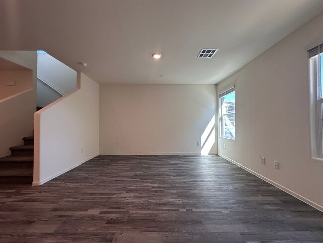 Building Photo - BRAND NEW 3 BEDROOM TOWNHOUSE W/LOFT