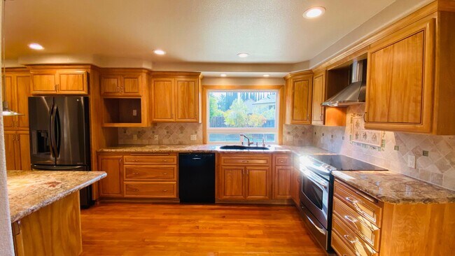 Building Photo - Gorgeous 4BD/2.5BA, Two-Story Home in Casa...