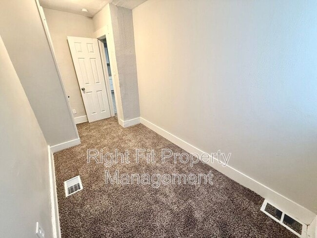 Building Photo - 1211 Lind St