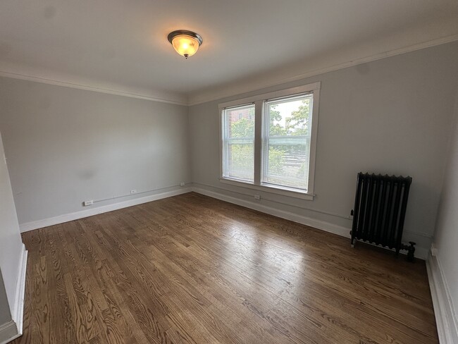 Building Photo - 7027 N Glenwood Ave