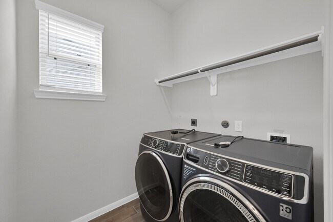 Building Photo - 253 Peninsula Pt Dr