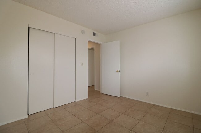 Building Photo - Two story 4/Bed, 2.5/bath  Home for Lease ...