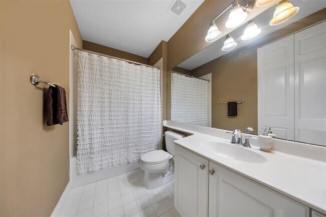 Building Photo - 3600 Oaks Clubhouse Dr