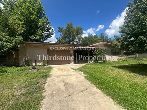 Building Photo - 1038 La Marche Dr