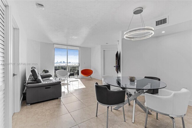 Building Photo - 5880 Collins Ave