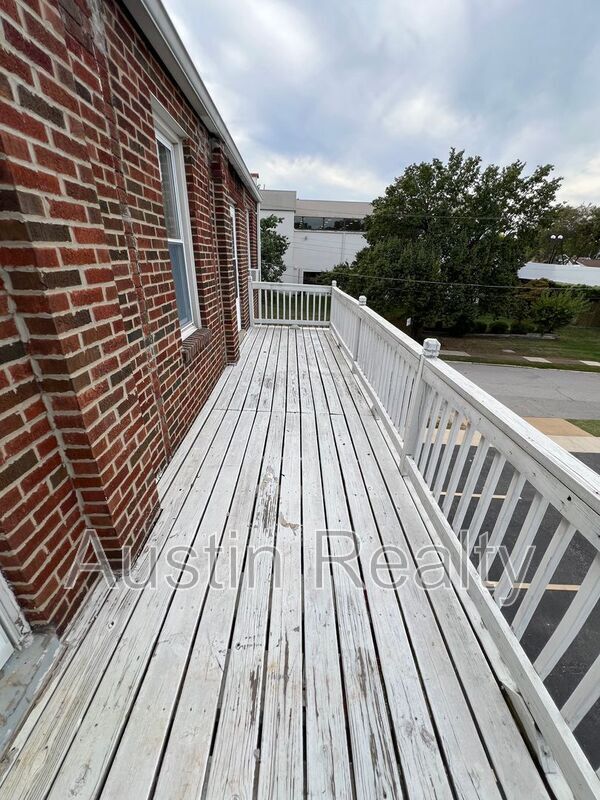 Building Photo - 2173 S Big Bend Blvd