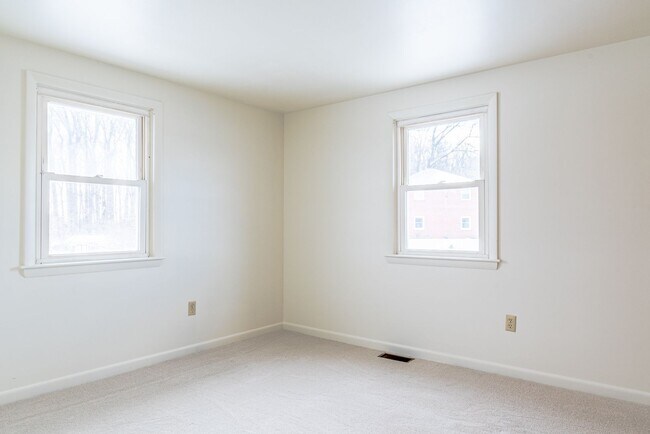 Building Photo - **Charming Colonial in Picturesque Lower Milford Township**