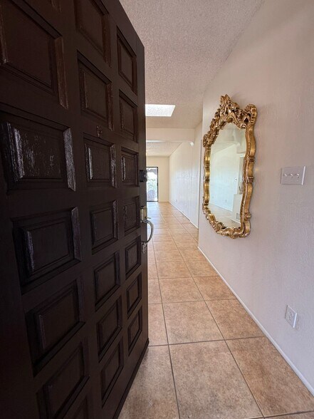 Building Photo - 1402 E Big Rock Rd