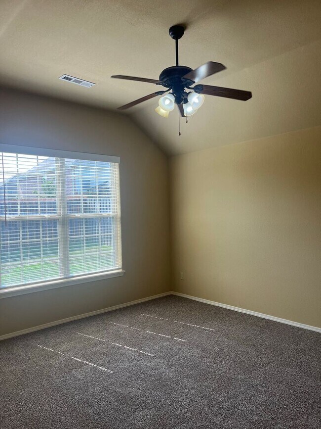 Building Photo - Great 3 Bedroom!