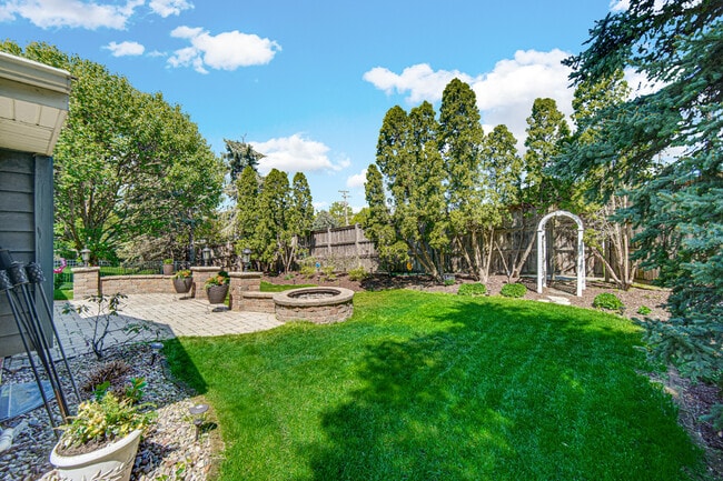 Building Photo - 10700 Churchill Dr