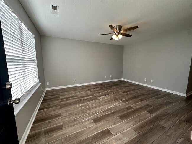 Building Photo - 1505 E 50th St