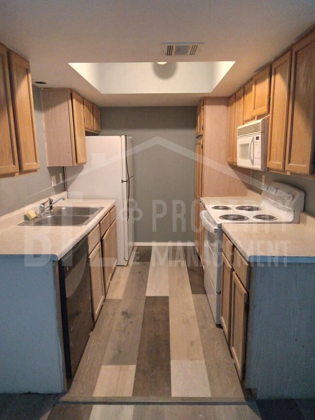 Building Photo - Three Bedroom Duplex