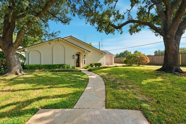 Building Photo - 2502 Hollow Hook Rd