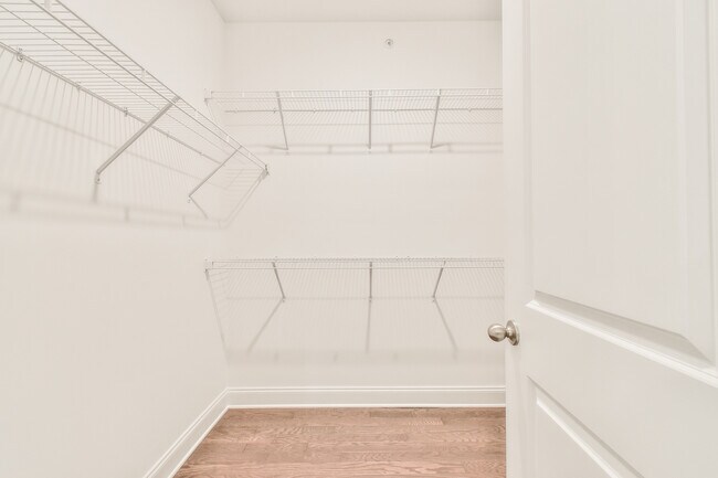 Building Photo - 6528 Beacon Dr