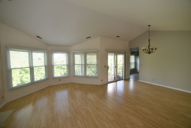 Building Photo - 2545 Live Oak Ln