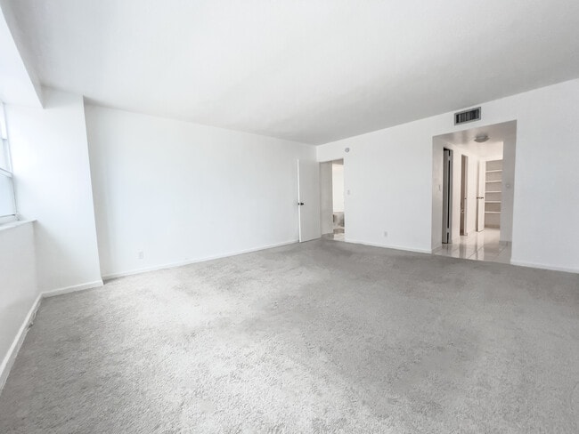 Building Photo - 3430 Galt Ocean Dr