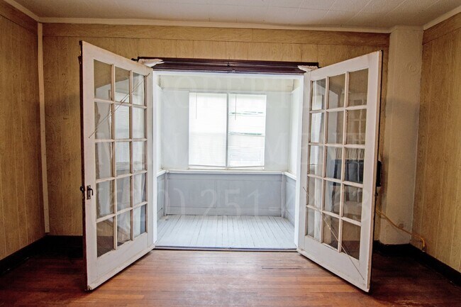 Building Photo - Studio Apartment