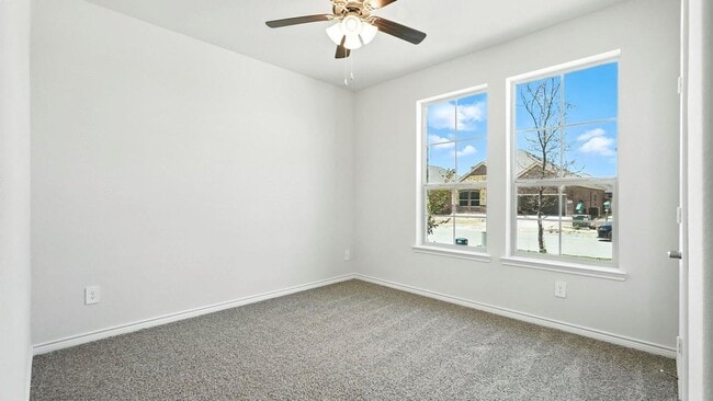 Building Photo - Welcome to this stunning 4-bed, 2-bath home with flex space, style, and comfort throughout!