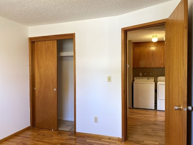 Building Photo - Goldendale Home for Rent