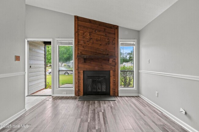 Building Photo - 134 Village Ct