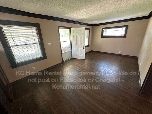 Building Photo - 6838 The Paseo