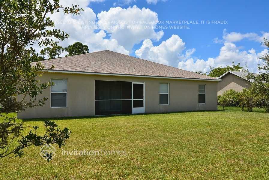 Building Photo - 2321 SW Kent Cir