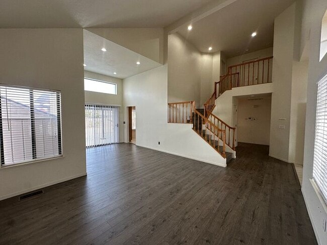 Building Photo - 5375 Santa Rosa Ave