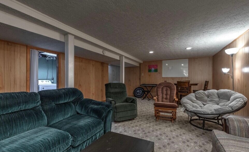 Building Photo - 3105 Lencott Dr