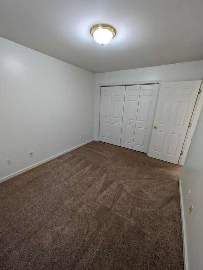 Building Photo - 2BD/1.5BA Townhome At Strawberry Patch Com...