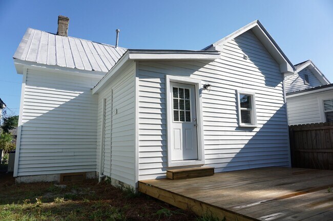 Building Photo - 708 Harnett St