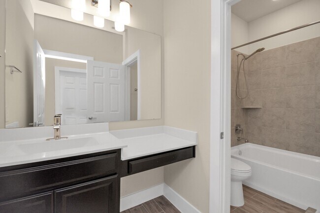 Building Photo - 1722 Summerlyn Ter Dr