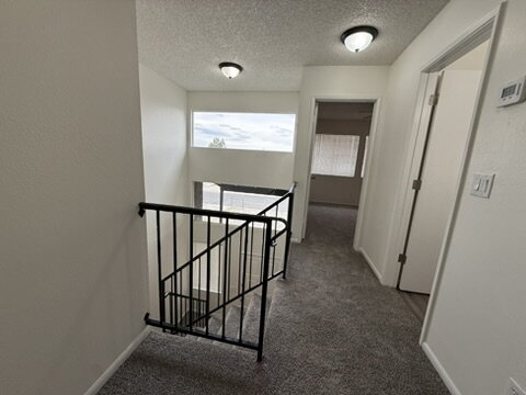 Building Photo - 3 bed 2 bath with garage $1,400 Rent