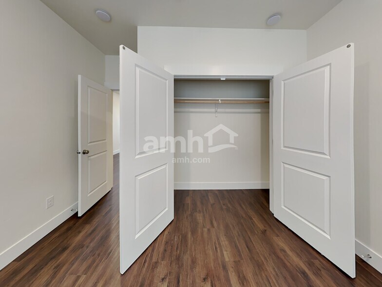Building Photo - 9433 Clancey St
