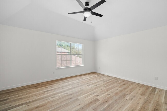Building Photo - 945 Azalia Dr